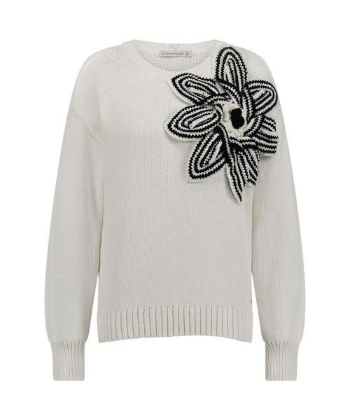 Valerie chunky flower pullover off white Studio Anneloes